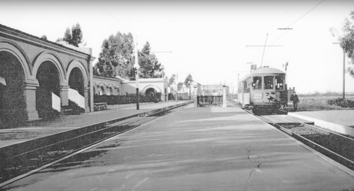 ride_sd's tweet photo. We used to have a Trolley to Balboa Park

Park Blvd 1915 vs Today https://t.co/LgdhgArpDW