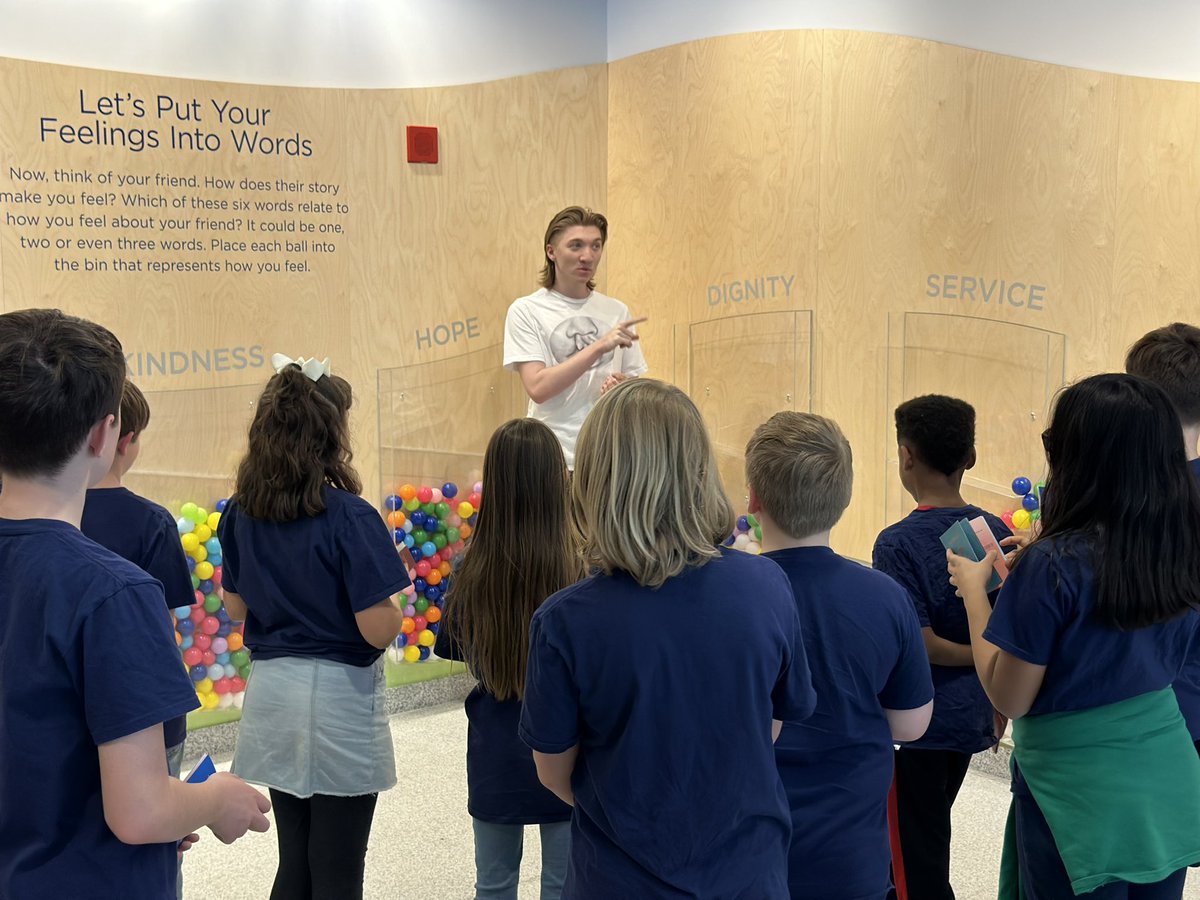 Lauren C. Gibson tweet media