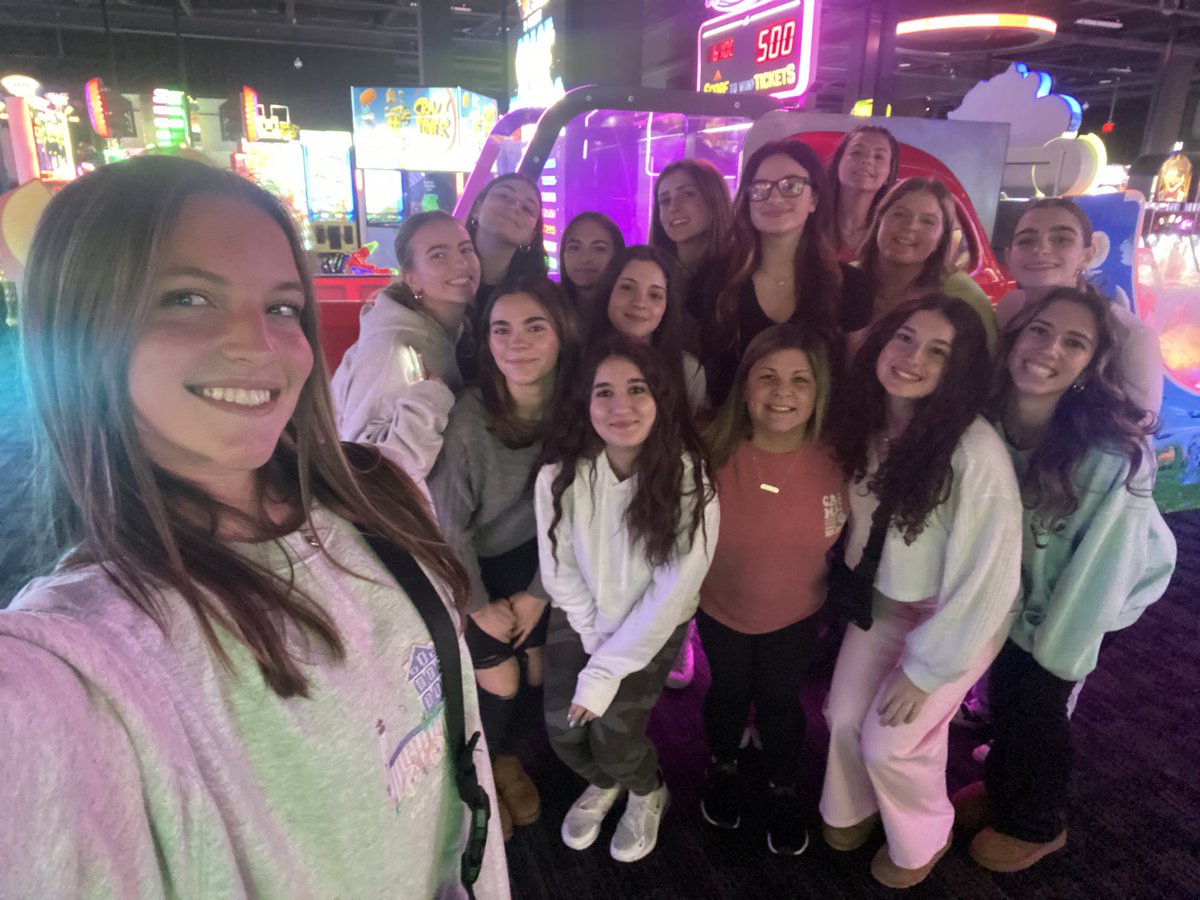 WM_Cheer's tweet image. One last team celebration for the season!! Had a great time at Dave and Busters! Just can’t let this team go!❤️