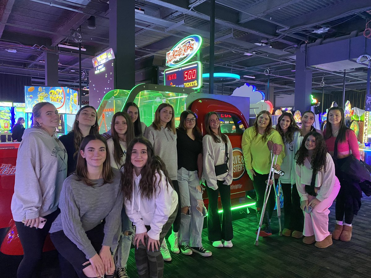 WM_Cheer's tweet image. One last team celebration for the season!! Had a great time at Dave and Busters! Just can’t let this team go!❤️