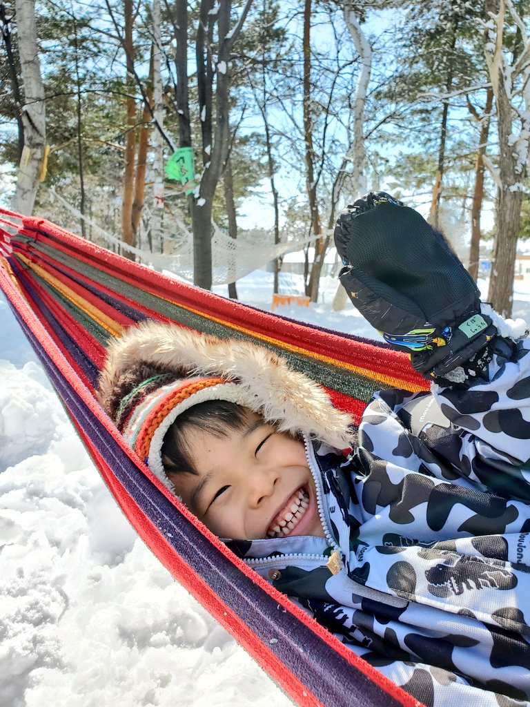 ハンモックでゆらゆら(*^ー^)ノ♪ 色んなソリ、焚き火でマシュマロ 雪だるま作り楽しかったなぁ 無料で遊びの場を提供してくれている 運営さんに感謝です💕 ※北海道岩見沢プレーパーク おはようございます！ 今週も宜しくです🍀 #しゅうた4才コメント大歓迎