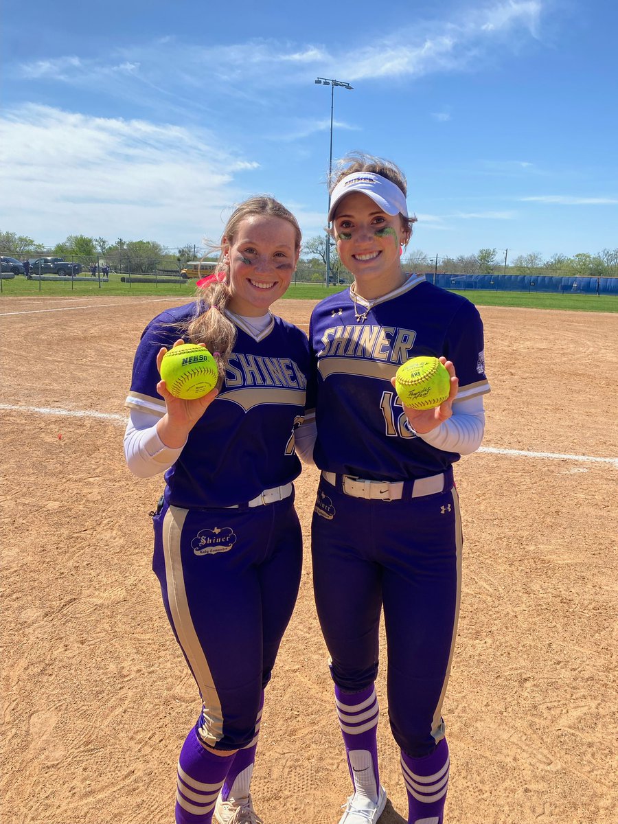 AdelynnSiegel's tweet image. 4 DAYS
6 GAMES
6 WINS
3 DISTRICT WINS
105 RUNS
15 💣
83 RBIs
5 RUNS ALLOWED 
Blessed to be a part of this TEAM!! Got to join the 💣squad a few times😏 #LC4L #P413 @jazzvesely @comanchefancrew