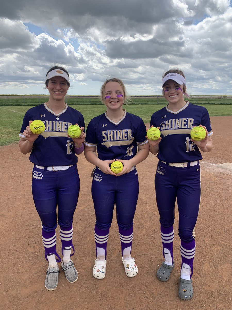 AdelynnSiegel's tweet image. 4 DAYS
6 GAMES
6 WINS
3 DISTRICT WINS
105 RUNS
15 💣
83 RBIs
5 RUNS ALLOWED 
Blessed to be a part of this TEAM!! Got to join the 💣squad a few times😏 #LC4L #P413 @jazzvesely @comanchefancrew