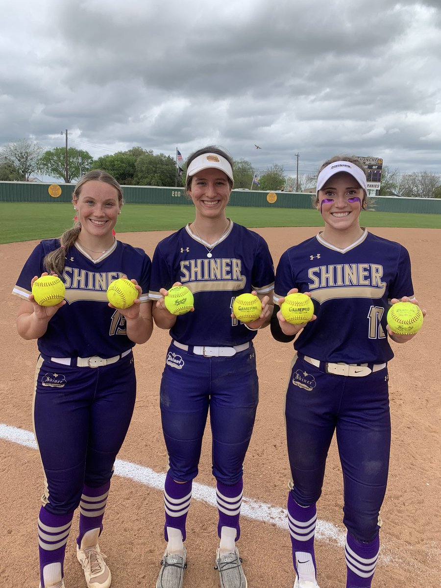 AdelynnSiegel's tweet image. 4 DAYS
6 GAMES
6 WINS
3 DISTRICT WINS
105 RUNS
15 💣
83 RBIs
5 RUNS ALLOWED 
Blessed to be a part of this TEAM!! Got to join the 💣squad a few times😏 #LC4L #P413 @jazzvesely @comanchefancrew