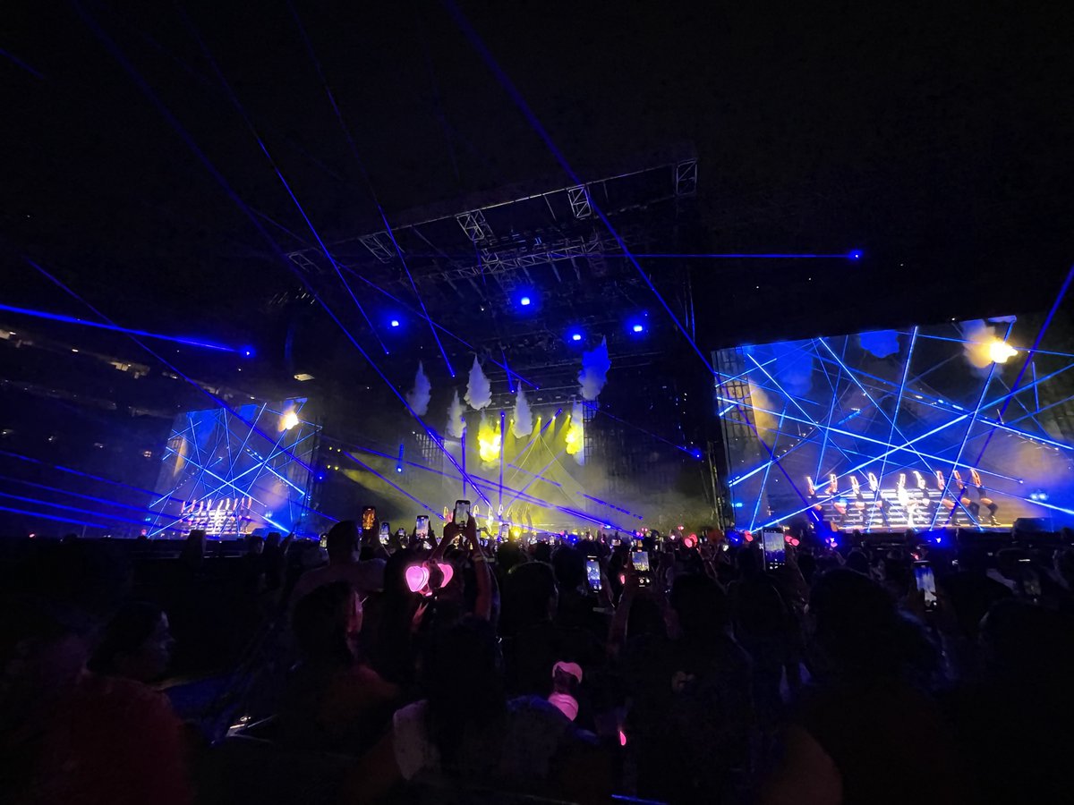 g2_structures's tweet image. 08.12.2023 | BlackPink | MetLife Stadium | East Rutherfordton, NJ

@blackpink | @metlifestadium
.
.
.
#liveevents #stagingcompany #lifeontheroad #tour #eventstaging #concert #stage #roofstructure #wemakeevents #g2structures #stadiumshow #engineers #production