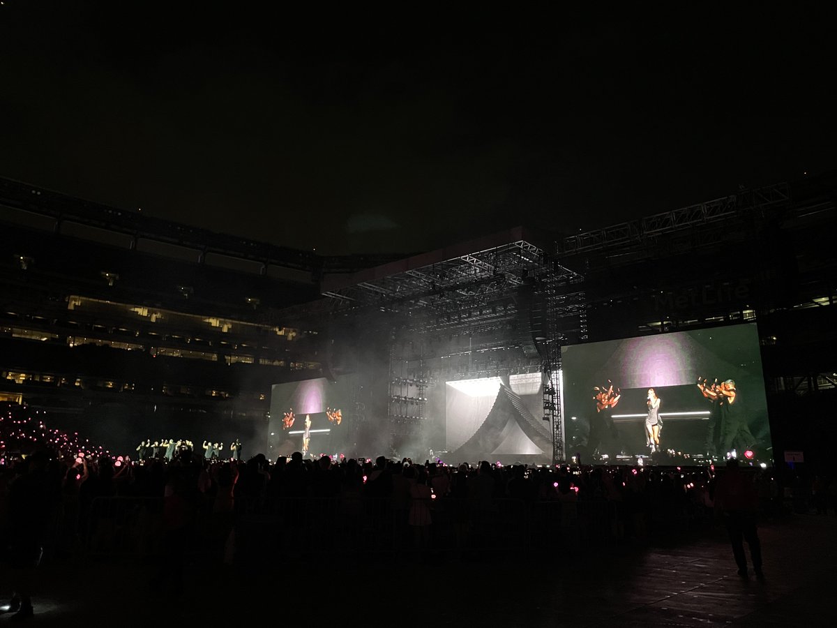 g2_structures's tweet image. 08.12.2023 | BlackPink | MetLife Stadium | East Rutherfordton, NJ

@blackpink | @metlifestadium
.
.
.
#liveevents #stagingcompany #lifeontheroad #tour #eventstaging #concert #stage #roofstructure #wemakeevents #g2structures #stadiumshow #engineers #production