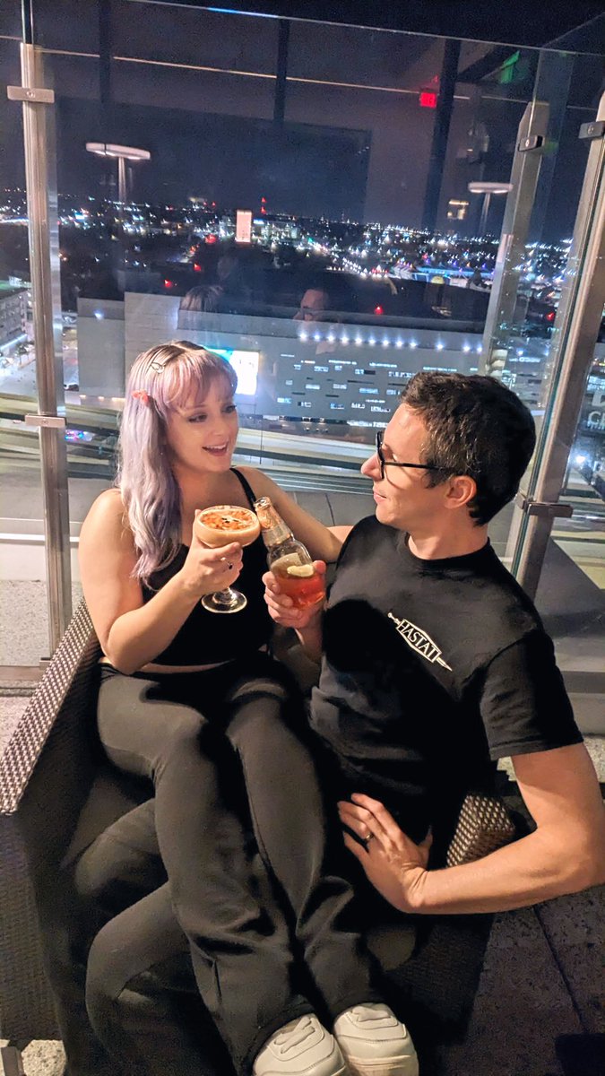 We’ve been to so many places throughout the United States over the past few years. Each place has been really unique, and I love seeing all the different states. Here is from a rooftop bar we went to in Downtown Orlando, Florida 🌃 AC Sky Bar 🍸✨