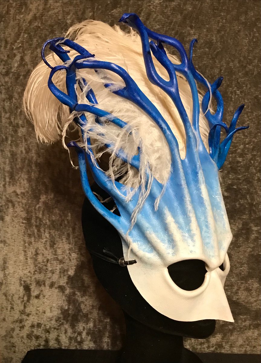 JenMasks's tweet photo. Blue white feathered mask https://t.co/0M0TgN3pZC