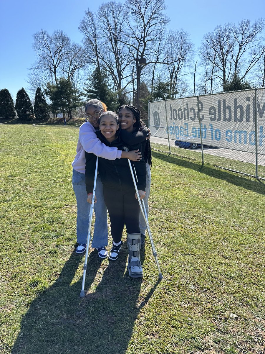 MsGaffey13's tweet photo. We had so much fun today enjoying the beautiful weather for our reward today!โ๏ธ itโs always so nice seeing kids be kids #teamoptimize @lyons_barton @EMSKowalchukAP https://t.co/MvNyXQkGga