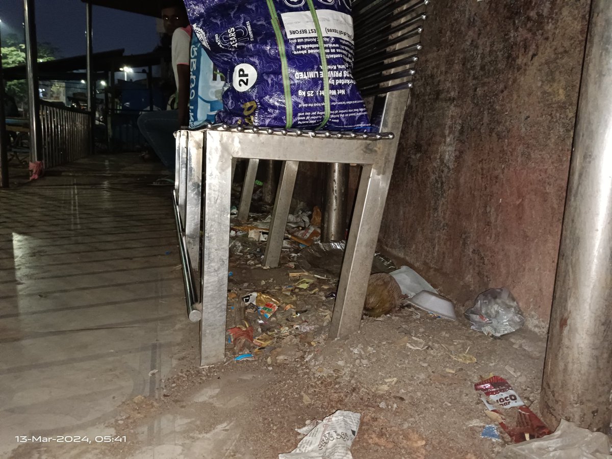 TheRealUttamSay's tweet photo. ସଫା ସୁତୁରା ଆମ ରାୟଗଡ଼ା ରେଳ ଷ୍ଟେସନ ଠାରେ ଥିବା ବସ ଷ୍ଟାଣ୍ଡ  । ବହୁତ୍ ବହୁତ୍ ଧନ୍ୟବାଦ ରାୟଗଡ଼ା NAC @DM_Rayagada @PWD_Rayagada @ZP_Rayagada @CMO_Odisha @IPR_Odisha https://t.co/SbeEBUHjrn