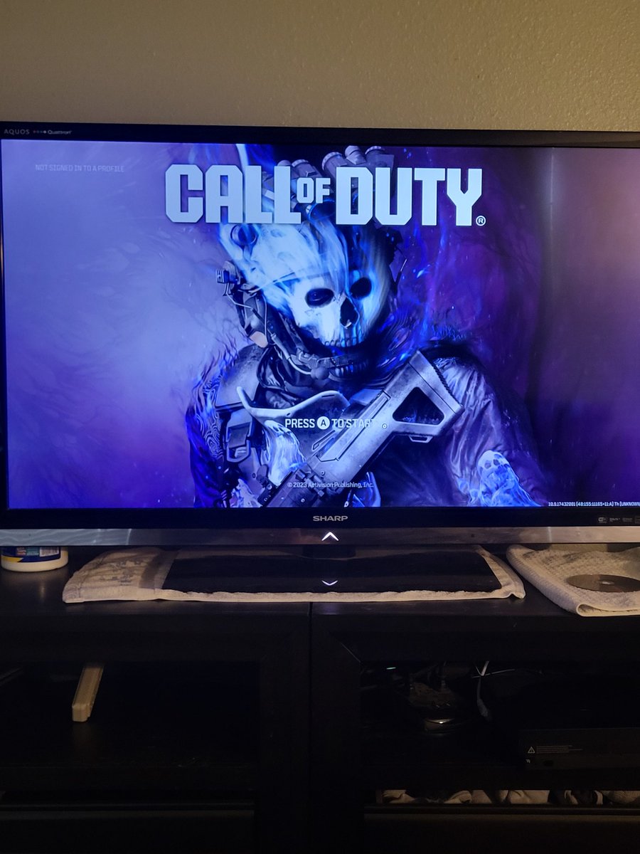 Jcm71184's tweet photo. @Activision why does the game freeze at this screen ever since the latest big update? You trying to spare us the aggravation of your 🗑servers and large hacking user base? #CODWarzoneAnniversary #Sweepstakes #blessed @BoogMonsterB3 https://t.co/7Evd5MW2Wj