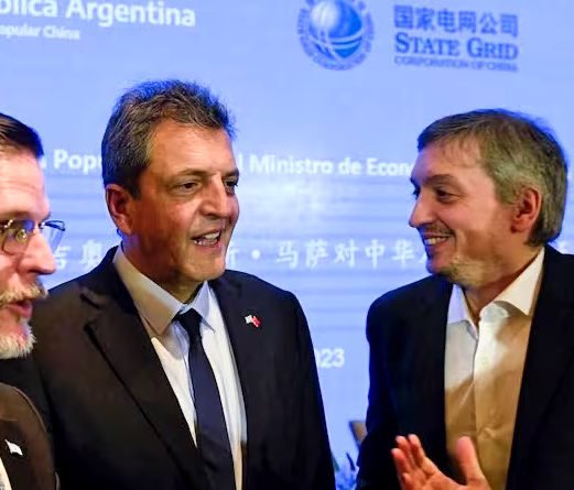 gaston_deganis's tweet photo. Cuando Massa usó el pin de Argentina y China no dijeron nada, no? No. Hipócritas de mierda. https://t.co/JkYd4rXGAC