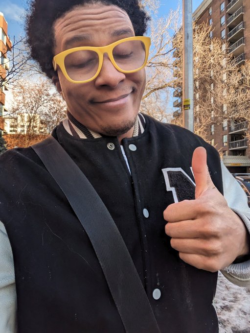 On the way to art class.  Nope not retaking the photo 😂 https://t.co/pSrV3p14w6