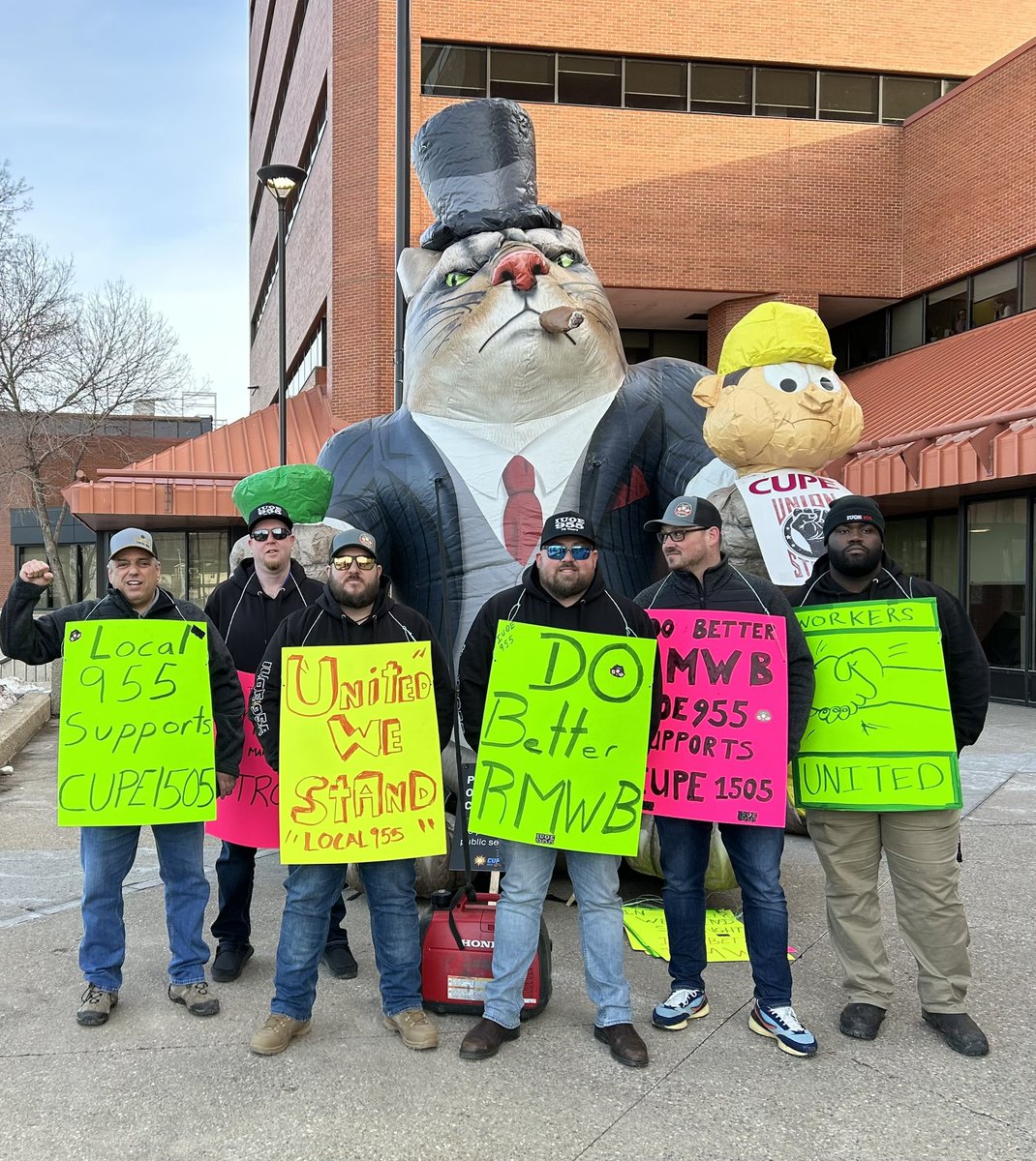 iuoe955's tweet photo. Solidarity with our working neighbours in @CupeAB, CUPE 1505 as we push to protect the important services they provide the community of Fort McMurray/Wood Buffalo ✊ #ymm https://t.co/yTEBmAhXSv