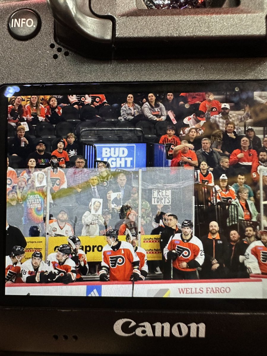flyersgirl38's tweet photo. #FreeTorts 🤣 so great https://t.co/5tgfZrAOr0