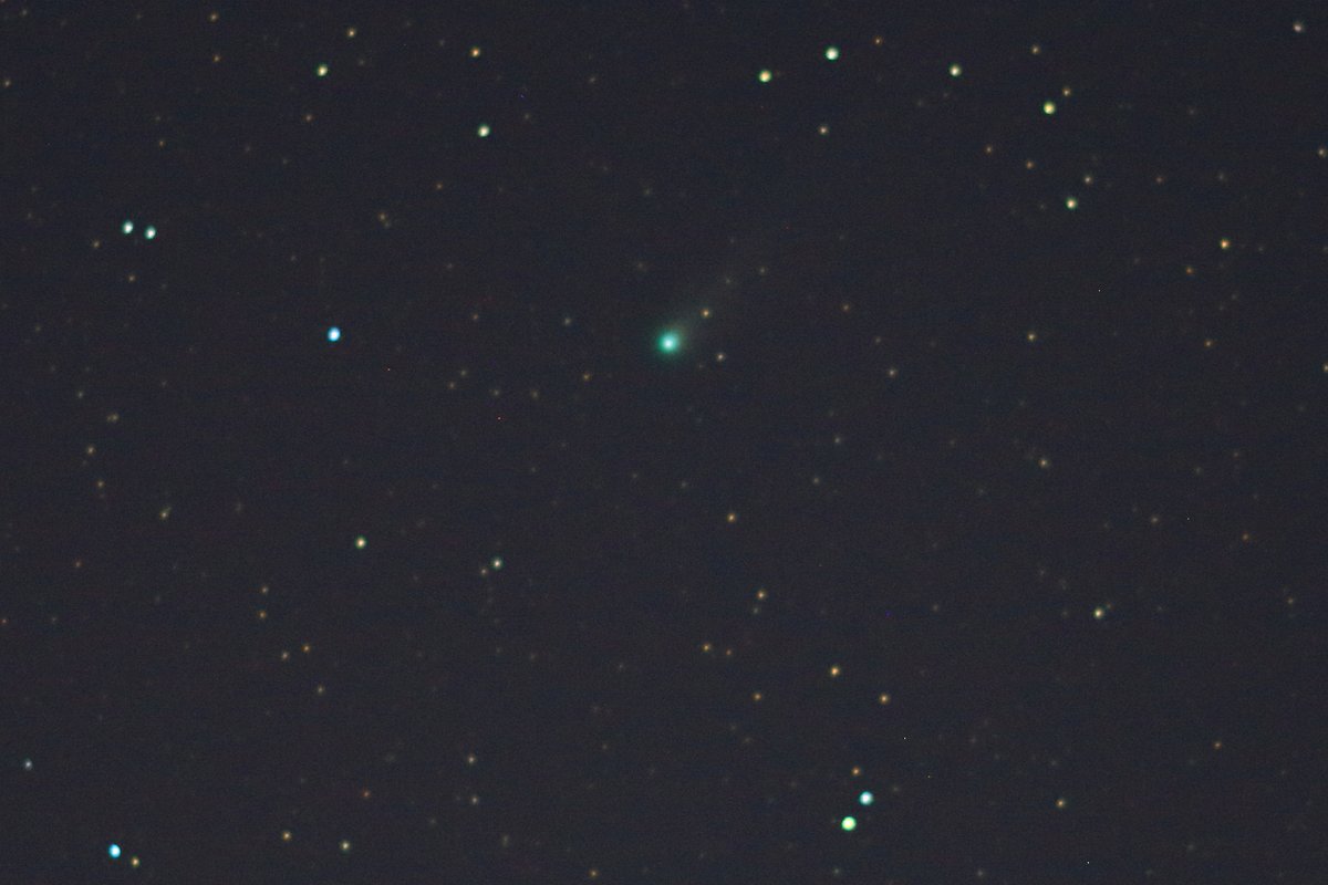 ポン・ブルックス彗星（3/10）EOS50D（APS-C）で200㎜の望遠レンズでもこの程度、目視では難しそうな彗星です😅　二枚目はトリミング画像です。