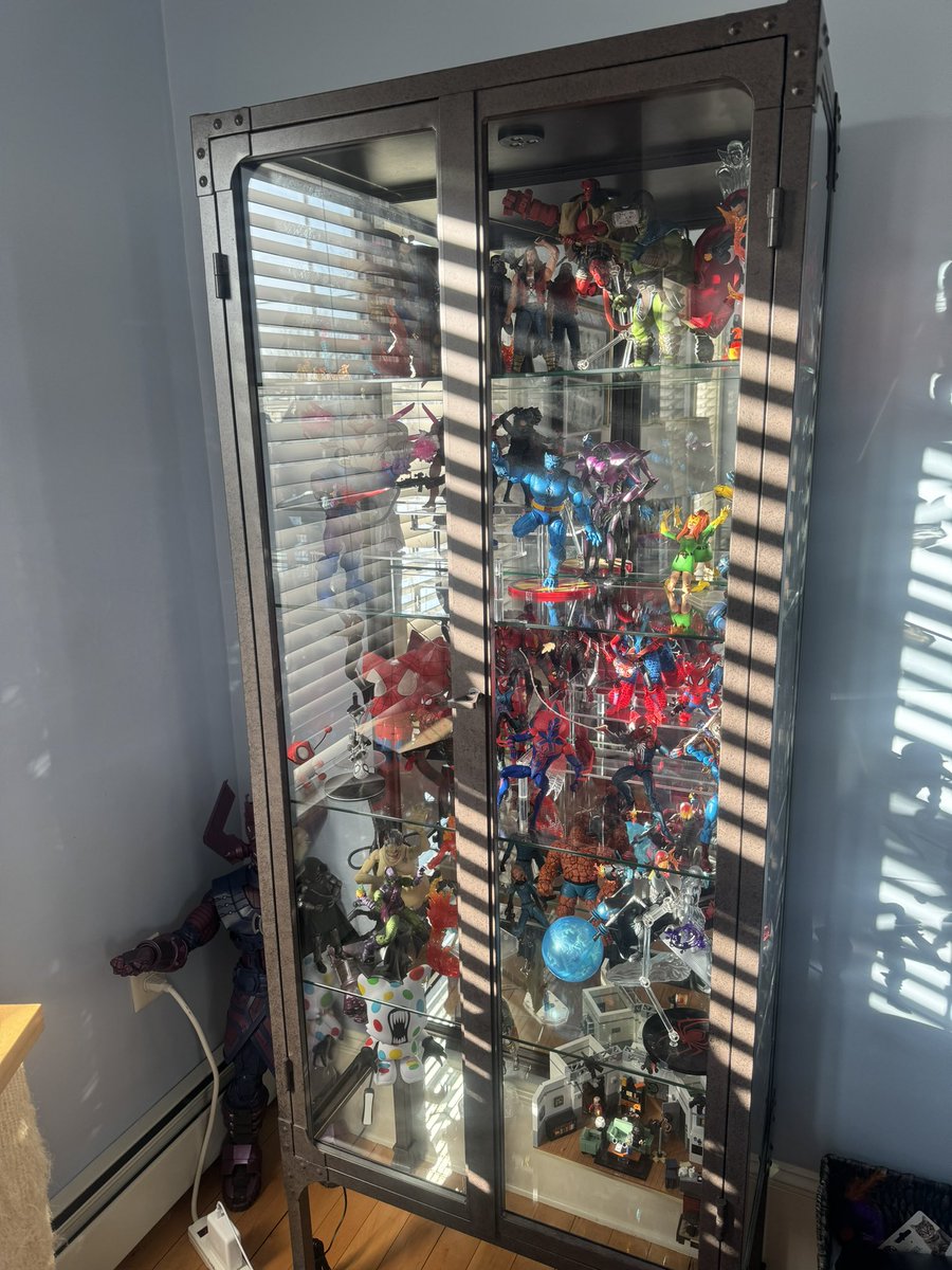 Nosocialize's tweet photo. New glass case for the action figures! 
#spiderman #xmen #helboy https://t.co/2DZMf4nW1g