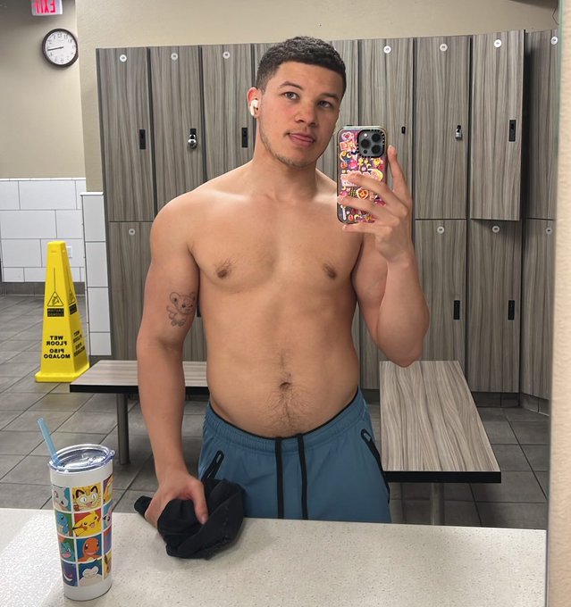 post gym selfieee https://t.co/2pIEIOUjnV