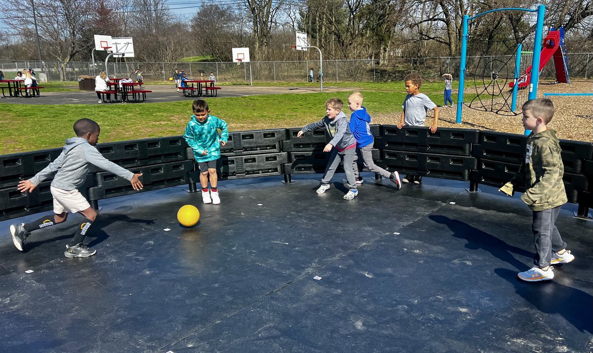 MrsMartinSmiles's tweet photo. New gaga ball pit! #PTORocks #EldaExcellence @EldaPTO https://t.co/1nWfj0cY7c