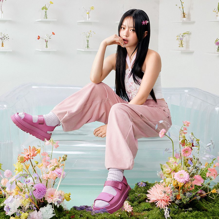 NJchartsJP's tweet photo. ハニがUGGのグローバルアンバサダーに就任しました！
K-popアイドルがUGGのグローバルアンバサダーに選出されるのはハニが初めてです！
ハニとUGGは今後広告キャンペーンを展開していきます！

#NewJeans #뉴진스 https://t.co/9vWJ0hzQhl