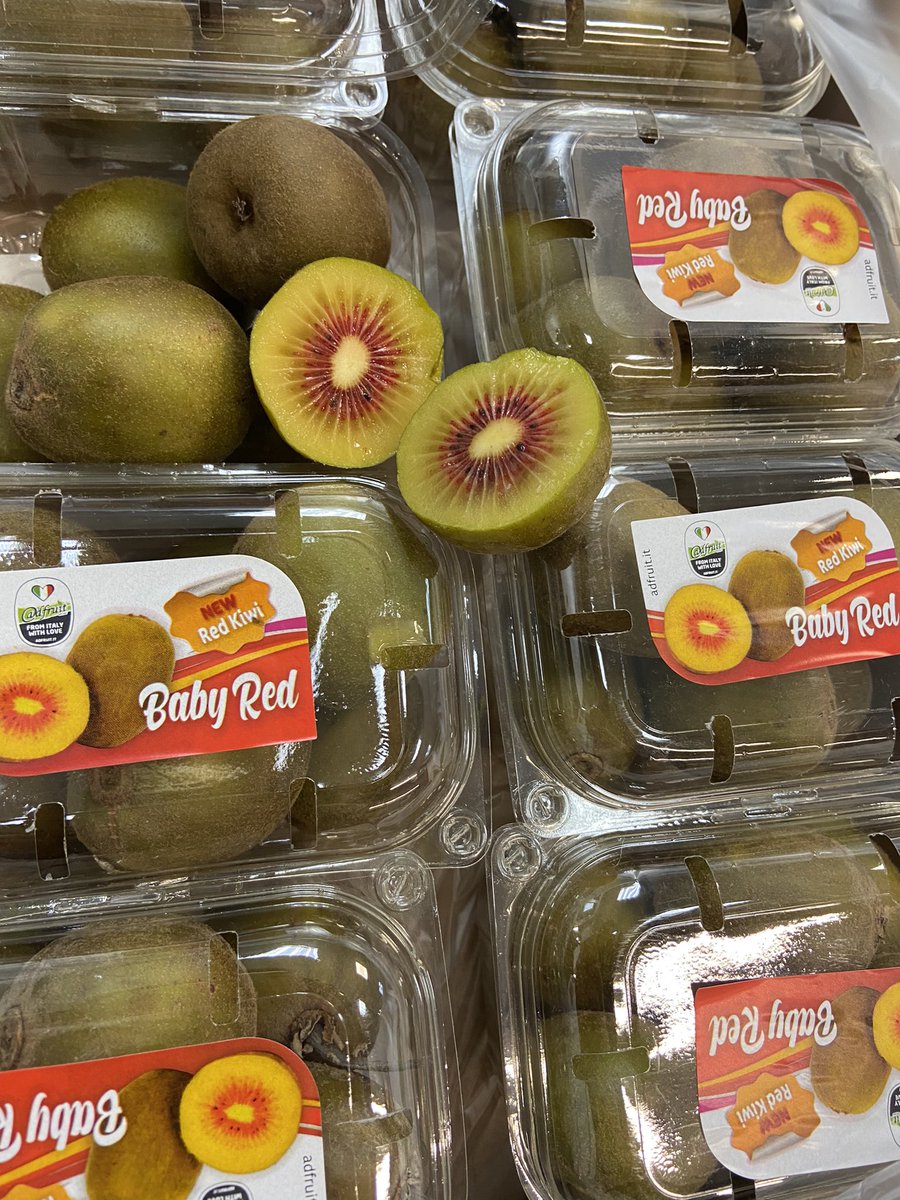 HGWalker1's tweet image. Something new and different on the stand today: red heart kiwi! #fruit #veg #seasonal #italy #italian #italianfood #kiwi #healthy #fresh #vegan #red #heart #colour