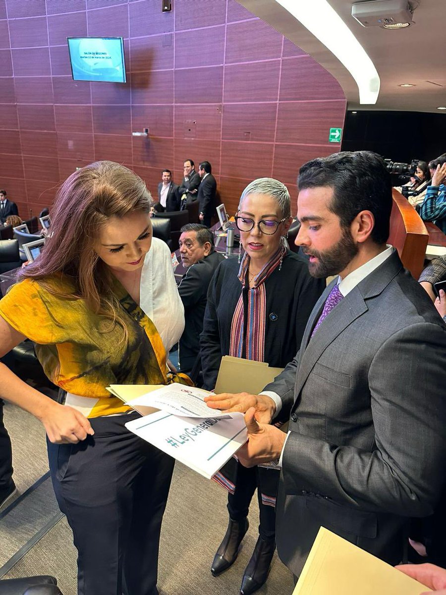 funsamex_org's tweet photo. Hoy, en el Pleno del @senadomexicano, Fundación @cancerwarriors_, en representación de la @controlcancermx, se reunió con las y los Coordinadores integrantes de la Junta de Coordinación Política #JUCOPO de esta Cámara Alta @RicardoMonrealA @RaulBCCue @sasildeleon @geovanna_b @ClementeCH @julenrementeria @JosefinaVM @manuelanorve. 

El objeto principal fue socializar el proyecto de iniciativa de #LeyGeneralDeCáncerMx para respaldar y concretar su aprobación en esta LXV Legislatura.