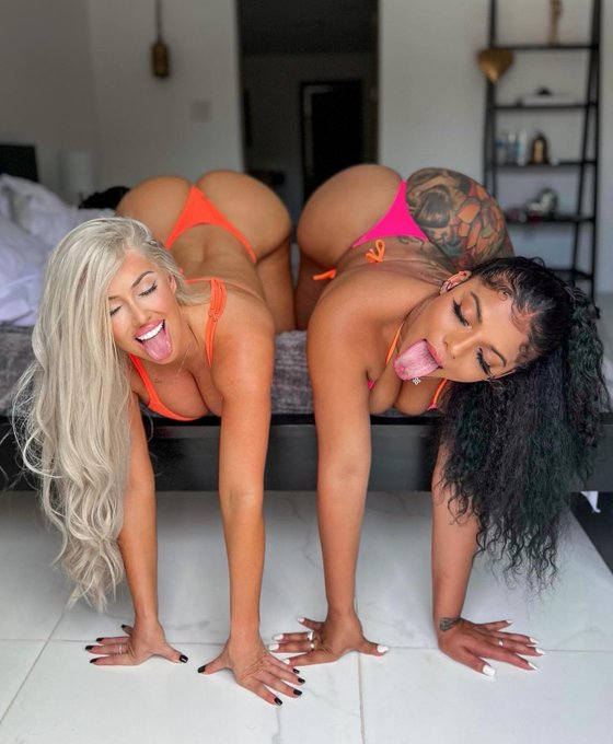 You behind me?🍑 https://t.co/nPcqIBb1eu