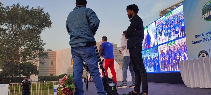 TVUNetworks's tweet photo. 🏃♂️7 multi-city marathons, 1 epic Sunday! TVU packs and TVU Producer, were on the ground capturing every thrilling moment.
#TVUNetworks #RemoteProduction #MarathonCoverage #SportsCoverage #tech https://t.co/59O0BLZUod
