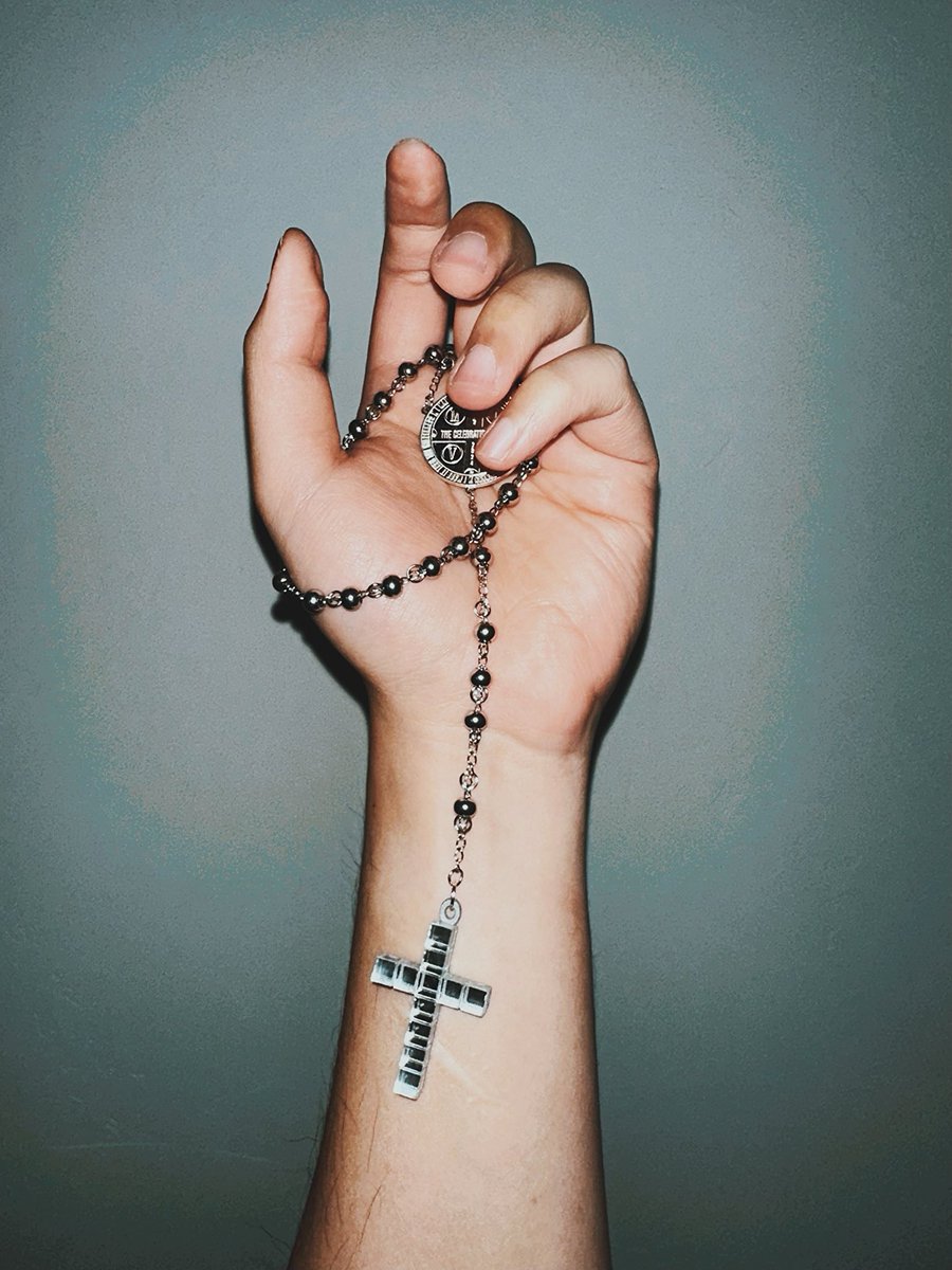 DrewSrivanlop's tweet photo. Some hand modeling. Limited Celebration Tour Rosary. Currently sold out. 🩶📿🙏🏼 @Madonna #MadonnaCelebrationTour https://t.co/sMGOplMBir