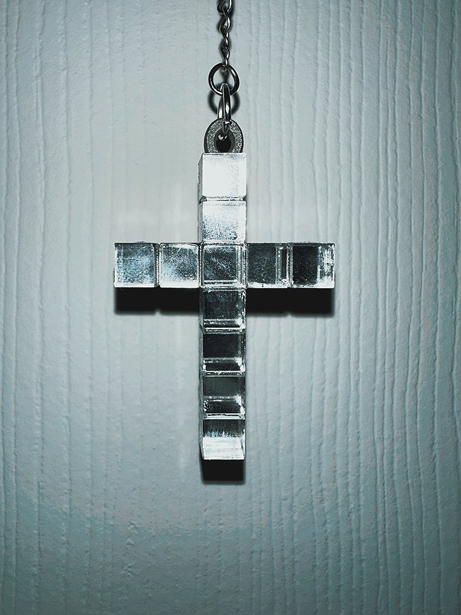 DrewSrivanlop's tweet photo. Some hand modeling. Limited Celebration Tour Rosary. Currently sold out. 🩶📿🙏🏼 @Madonna #MadonnaCelebrationTour https://t.co/sMGOplMBir