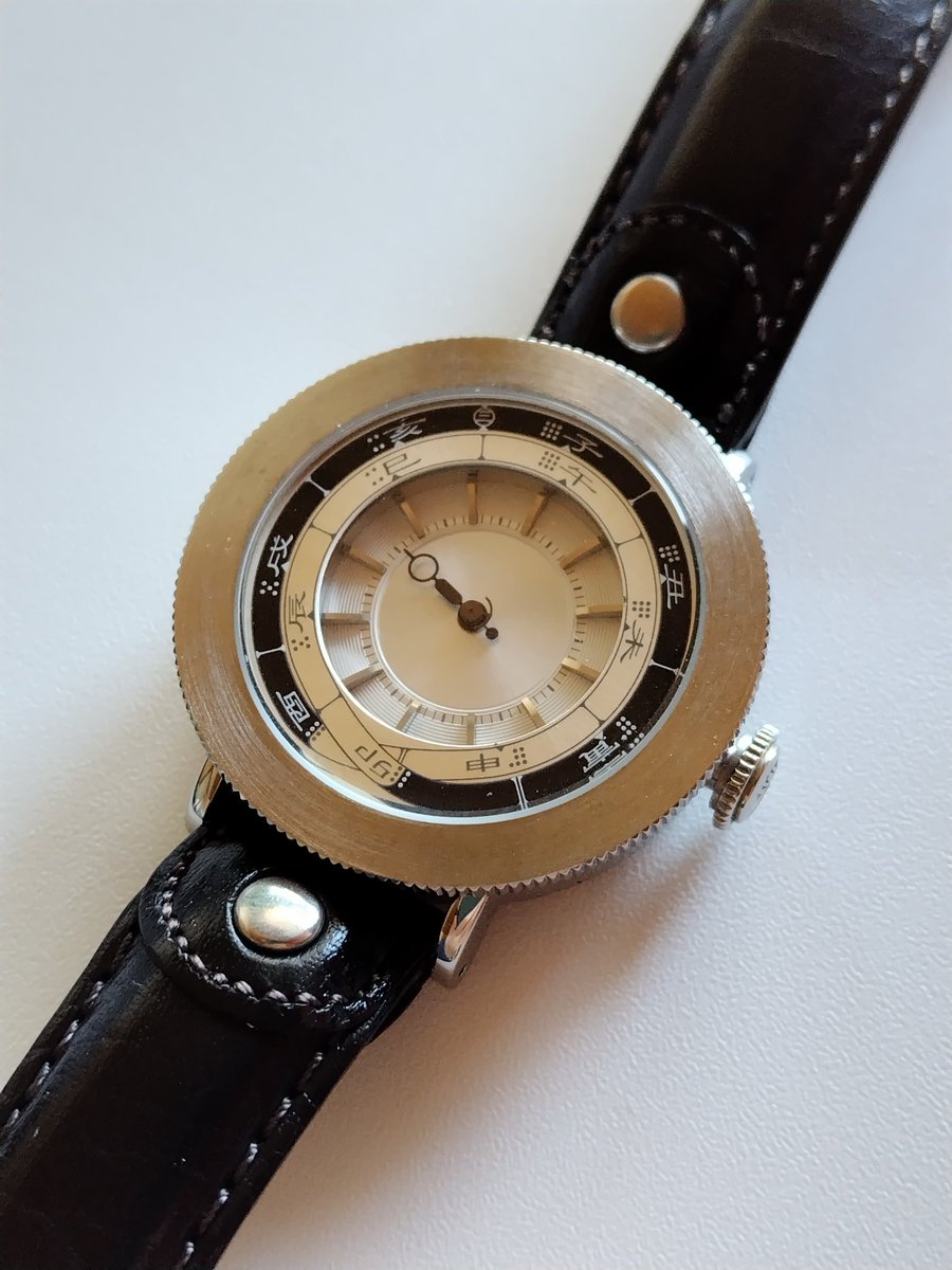 chronotron2's tweet photo. 本日在宅勤務。お供はキャストプランニングの江戸之刻一針仕様で。

#今日の時計 #キャストプランニング #江戸之刻 #不定時法 #todayswatch #castplanning #edonotoki #temporalhoursystem https://t.co/AuYgPCOsLb