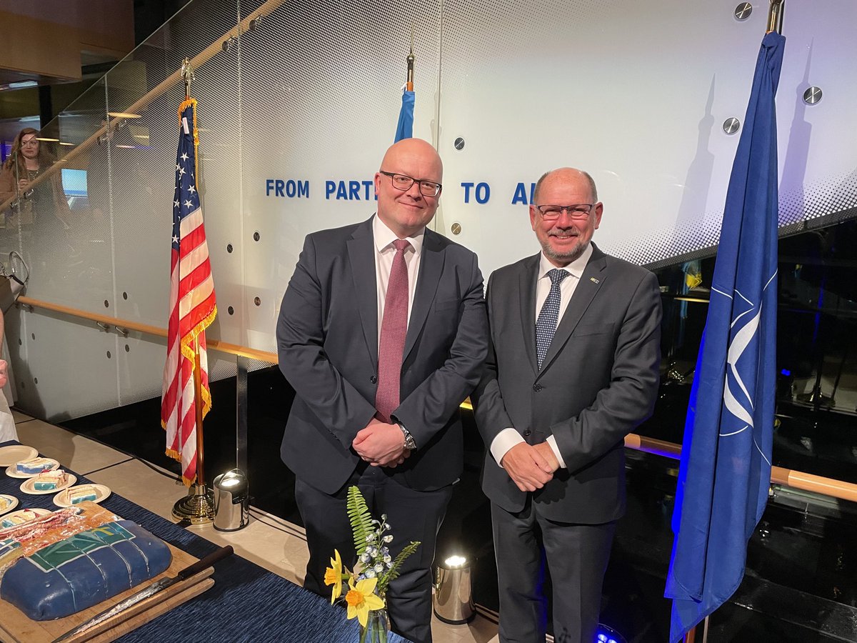 Äntligen! Today we celebrated 🇸🇪 membership in NATO at the @SwedeninUSA with my dear colleague @SWEambUSA . 🇫🇮 + 🇸🇪 share uniquely deep historical and cultural ties. But now we are allies as well!