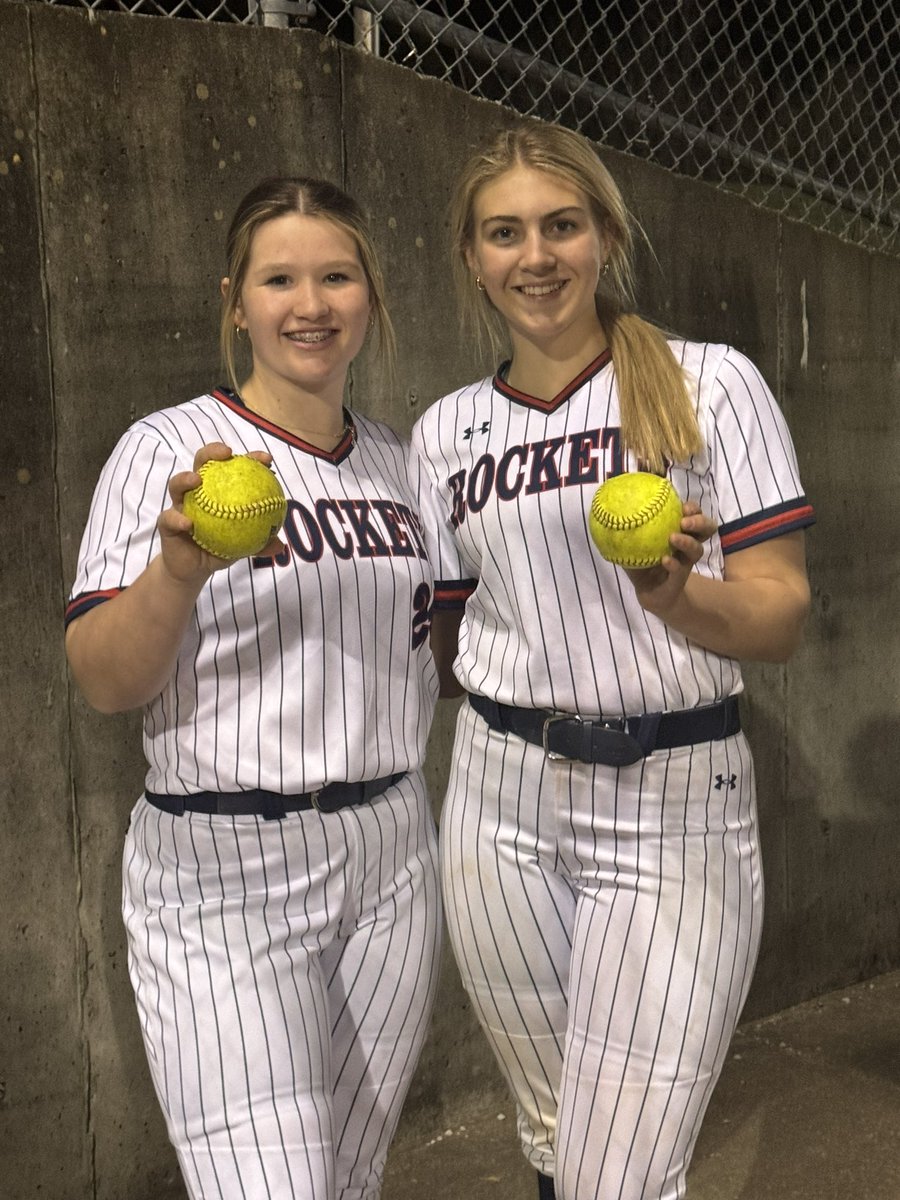 The @RockSoftballKY team opens the season with a 10-5 win over South Laurel. @DunawayKiley was 2/4 with a HR, 2B, 1 run & 3RBI while @loladyrocket25 was 2/4 with a HR (on the first varsity pitch she saw), 2RBI & 1 run while picking up the win in relief going 3.2 inns w/ 7Ks.