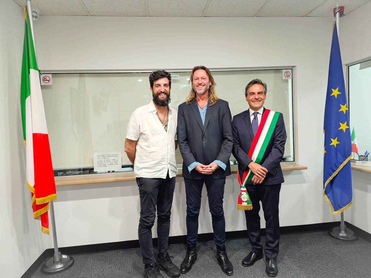 Congratulations to our new Italian citizen Zen Ledden who today took the oath to the Italian Republic in the presence of Consul @ErnestoPianelli!