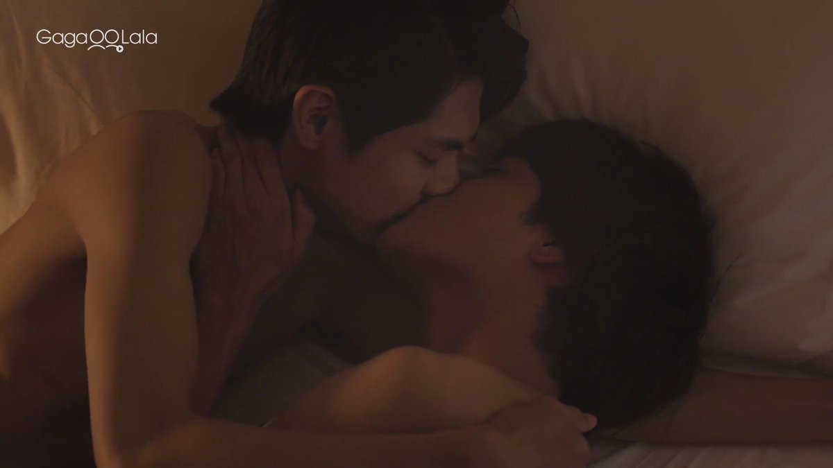 iamroberte's tweet photo. So all this time, I forced things the way I wanted them to be.

That night we kissed again and again and became one.

#永遠の昨日 #永遠の昨日完全版 
#EiennoKino #EternalYesterday
#EternalYesterdayEP8
#EternalYesterdayFinalEP
#りおそら  #小宮璃央  #井上想良 https://t.co/MaVFf0YDL8