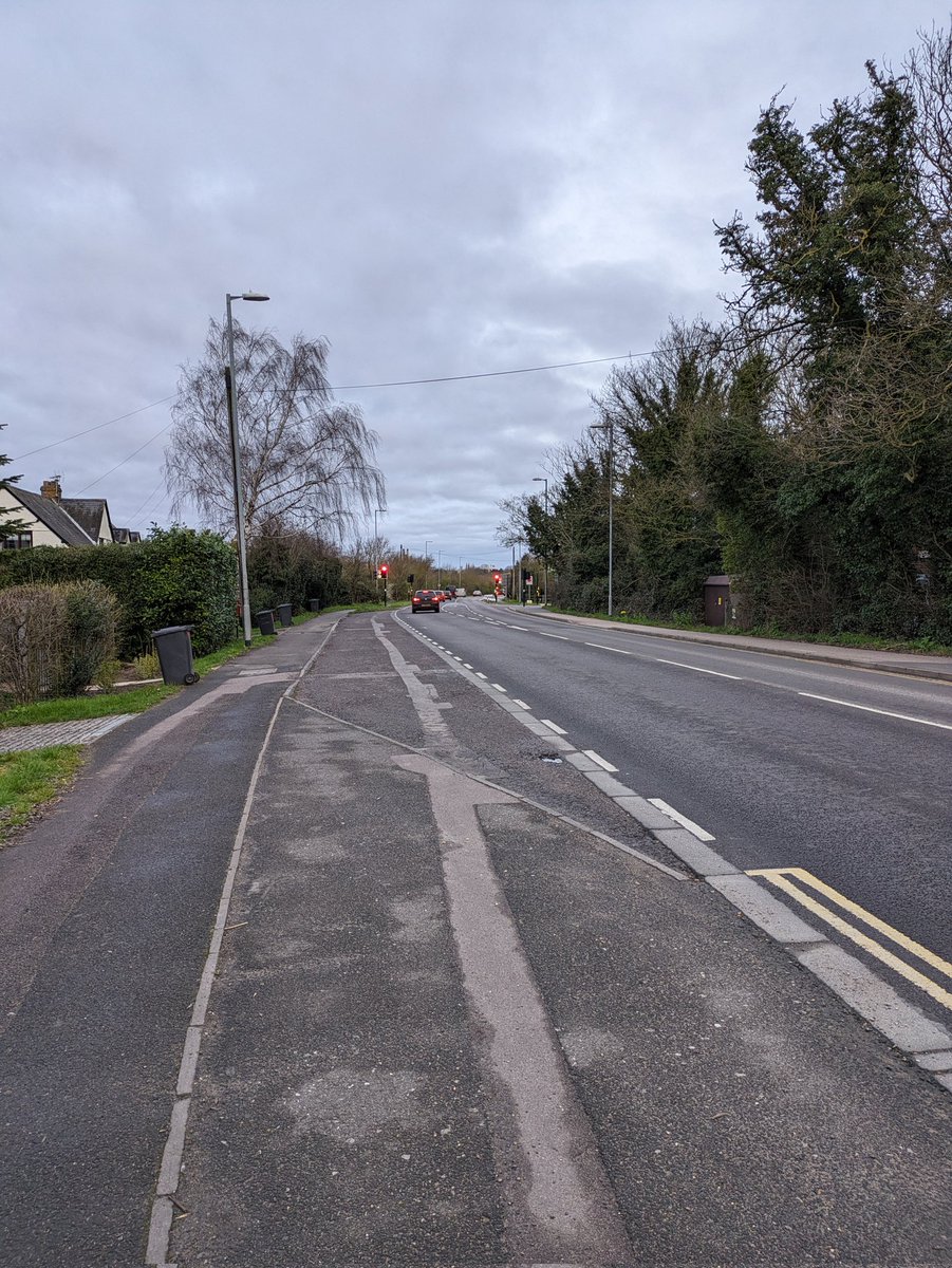 HollOll's tweet photo. @camcitco the traffic lights outside Babraham road park and ride are turning red every few minutes for no apparent reason. Possibly a fault, causing traffic delays https://t.co/PI9NMYICkg