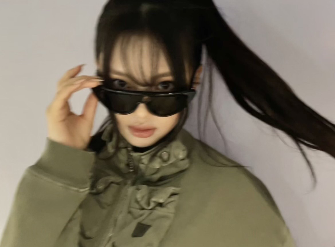 NewJeans_ADOR's tweet photo. 🕶️

#광고 @LouisVuitton  #LVSplit 
#NewJeans #뉴진스 #HYEIN #혜인 https://t.co/a9jPhhwsbe