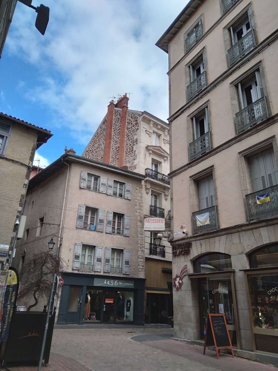 LartisteMyLife's tweet photo. Dans les rues de ma magnifique @villedupuy où il fait bon vivre ! 💙 https://t.co/Hn08l5JaQ4
