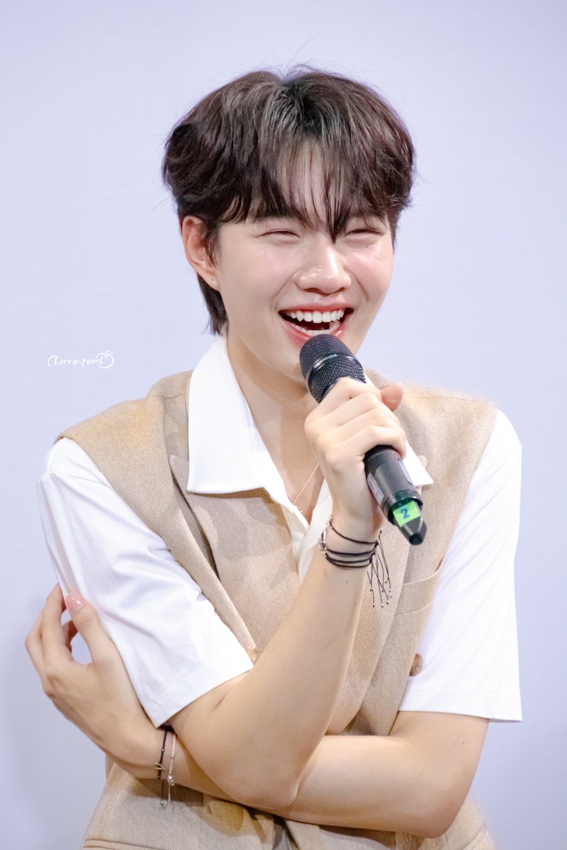 cherriexpeachh's tweet photo. ◡̎ รอยยิ้มของเธอ ช่างแสนงดงาม
แค่เพียงพริบตา ใครใครก็มองตาม
เปลี่ยนโลกทั้งใบจากวันมืดมิดเป็นสดใส
@nampingnapat ♡
#nampingster #RAVIPAxNamping https://t.co/0QZXlQdUeQ