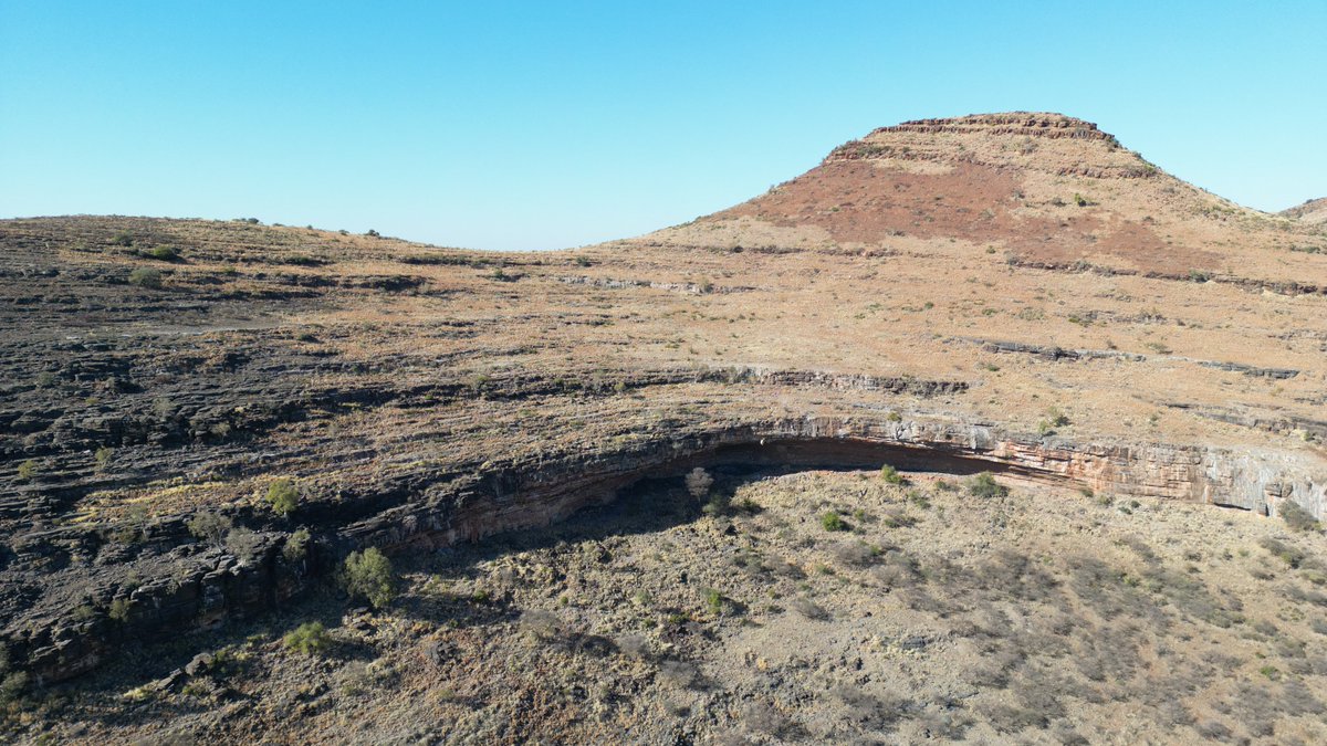 <a href="/DrJayneWilkins/">Dr. Jayne Wilkins</a> and I wrote a paper looking at some of the contradictions and inconsistencies in how researchers link environment and innovation in human evolution. Check it out open-access in the new journal Quaternary Science Advances! doi.org/10.1016/j.qsa.…