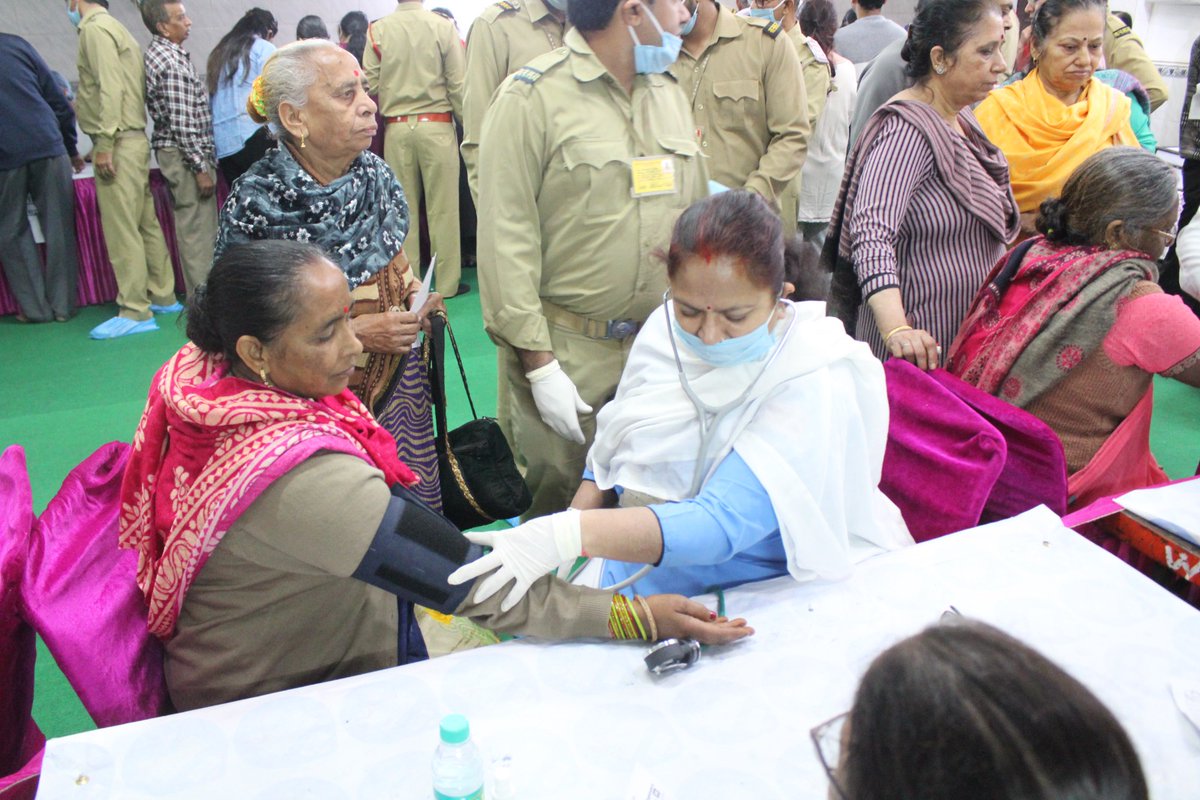 Er_Sam_here's tweet image. Small changes, big results: start your health journey today.

Service with Humility ~ A Health Screening Camp organized by Sant Nirankari Charitable Foundation
#servicewithhumanity
@sncfoundation