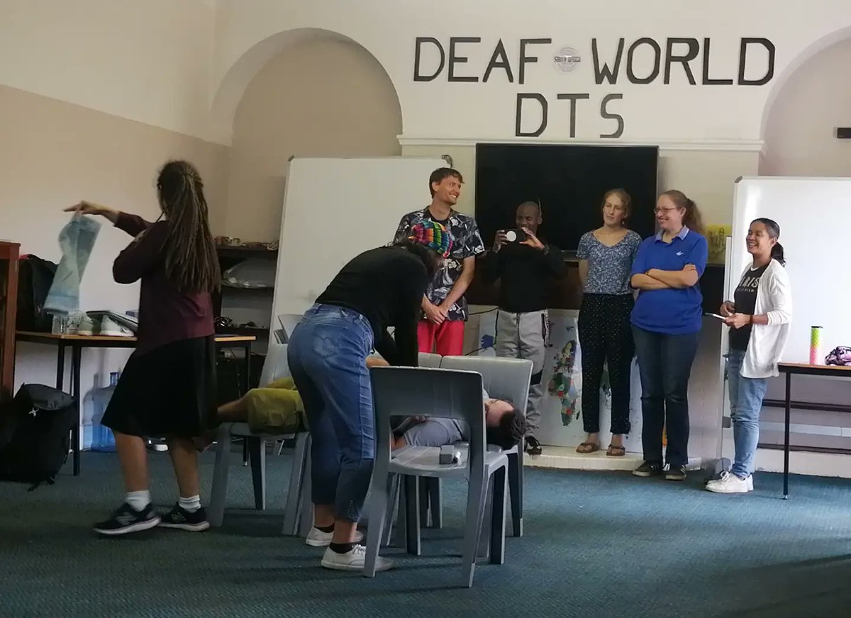 VISUAL ARTS +DRAMA
🎭🤟🏽🎨

Visual Arts is an excellent way to express information through fun, creative storytelling!

#YWAM #YWAMDeafWorld #CreativeArts #Storytelling