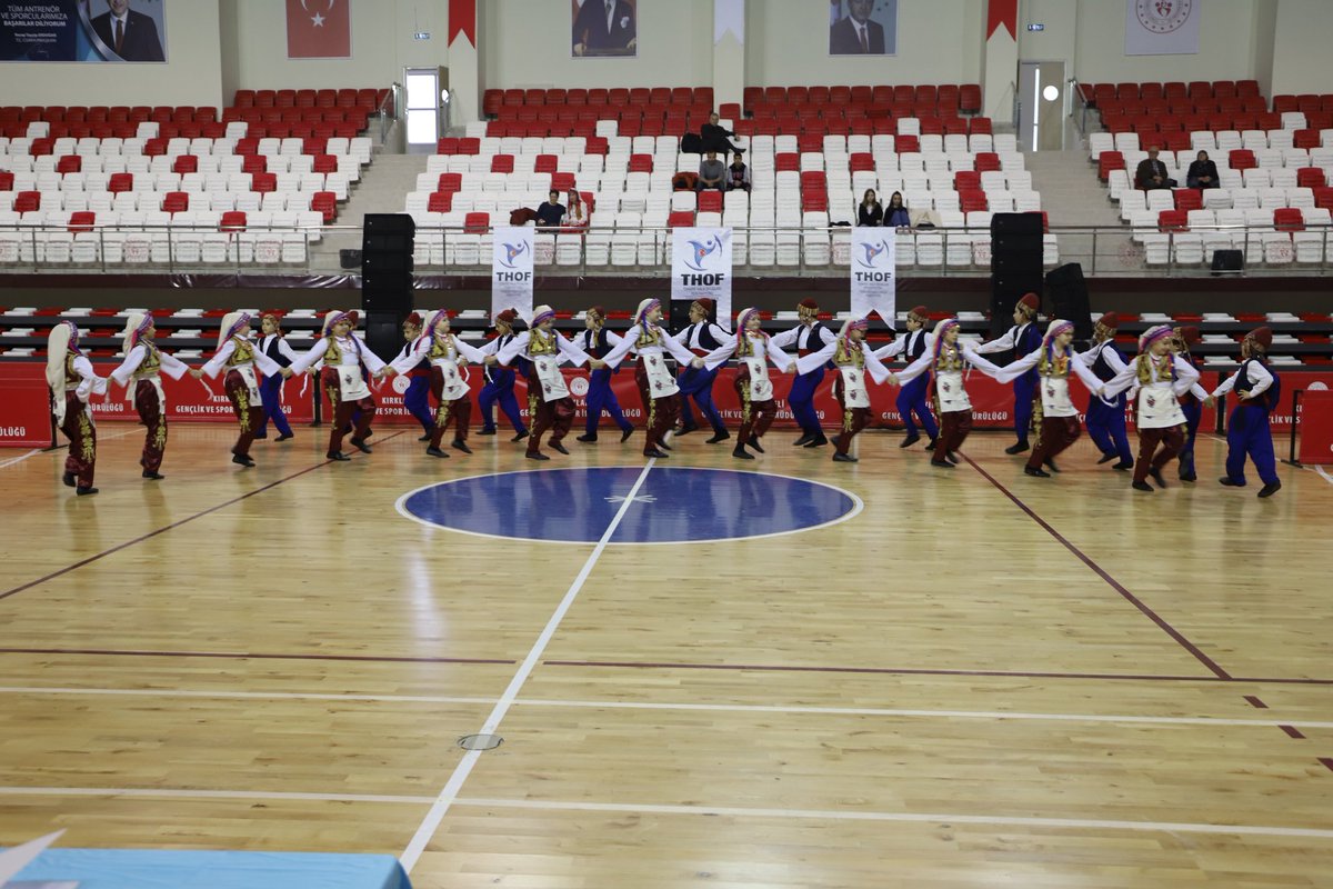 GSB_Kirklareli's tweet photo. 2024 Yılı GSB Okul Sporları Halk Oyunları İl Yarışması
Kırklareli Yeni Spor Salonumuzda gerçekleşti. Müsabakalar ödül töreni ile sona erdi. İlimizi Grup müsabakalarında temsil edecek olan okullarımıza başarılar dileriz.
@OA_BAK 
@gencliksporbak https://t.co/hjpHDJYKAZ