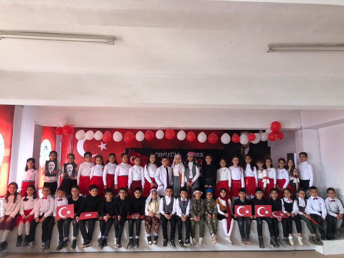 bal_golu's tweet photo. İstiklâl Marşı'mızın kabulünün 103. Yıl dönümü okulumuzda kutlandı🇹🇷
"Allah bu millete bir daha İstiklâl Marşı yazdırmasın" 
Mehmet Akif ERSOY
@hasan_kokrek @Ahmetkaya0404 @UtkuKzlkya @EkremKzlkya @agrimem @taslicaymem https://t.co/d8Ob64r34O
