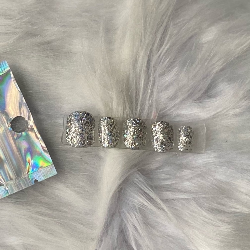 NailswithNi's tweet photo. Get this set now! Application Kit is included! 

#pressonnails #silverglitternails #silverglitterpressonnails #extrashortpressonnails #nailswithnipressonnails #extrashortnails #etsy #glitternails #houstonpressonnails #houstonnails #handmadepressonnails

https://t.co/CNE0VyDYTE https://t.co/GaV1e8aUZM