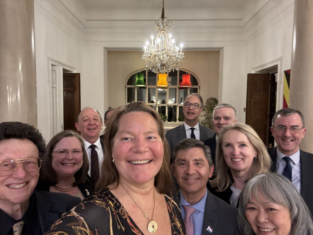 Shared my dinner table yesterday with a great group of colleagues. Topic was upcoming #ICONS on nuclear security. An insightful conversation, thank you! @VCDNP @peterpotman @SusanEckey @esokova @PotterCNS @LauraSHHolgate @JLodding @AusAmbVIE @ARGenViena