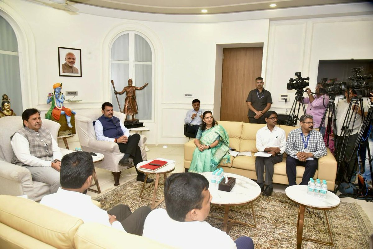 GoM_SEEID's tweet photo. 'मेघदूत' या शासकीय निवासस्थानी, कौशल्य रोजगार उद्योजकता व नाविन्यता विभागामार्फत,राज्यातील १०० महाविद्यालयातील कौशल्य विकास केंद्राच्या 'ऑनलाईन उद्घाटन' कार्यक्रम संपन्न'

#skillcenters #skilledmaharashtra #skillindia #mahavidyalayakaushalyavikaskendra #mkvk https://t.co/h3Ls5wLQvr