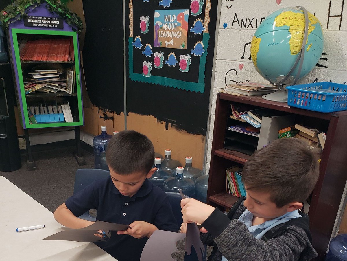 MentorkidsU's tweet photo. This week, we taught the children all the different habitats of animals. Creating penguins was the ideal project for this lesson. 🐧❄️   #mentorkidsusa #sppn #penguin #crafts # habitats https://t.co/XdyIzHQzG6