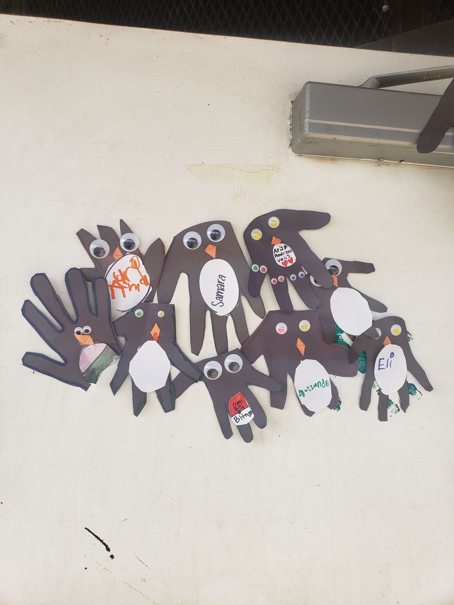 MentorkidsU's tweet photo. This week, we taught the children all the different habitats of animals. Creating penguins was the ideal project for this lesson. 🐧❄️   #mentorkidsusa #sppn #penguin #crafts # habitats https://t.co/XdyIzHQzG6