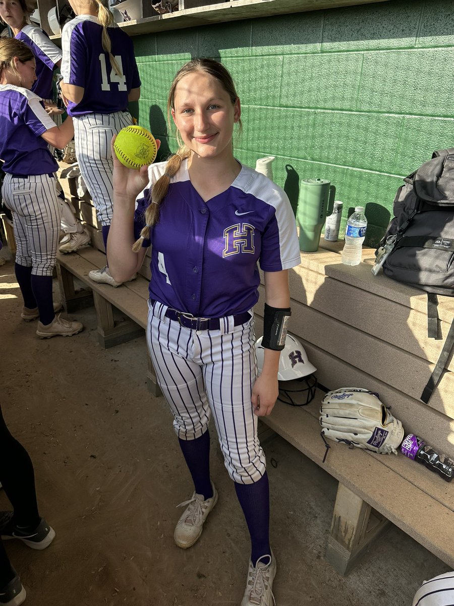 1-0 in district play! Another 💣 for <a href="/briannaK0904/">Brianna Keller</a> !! Let’s geauxxxx! 💜💛